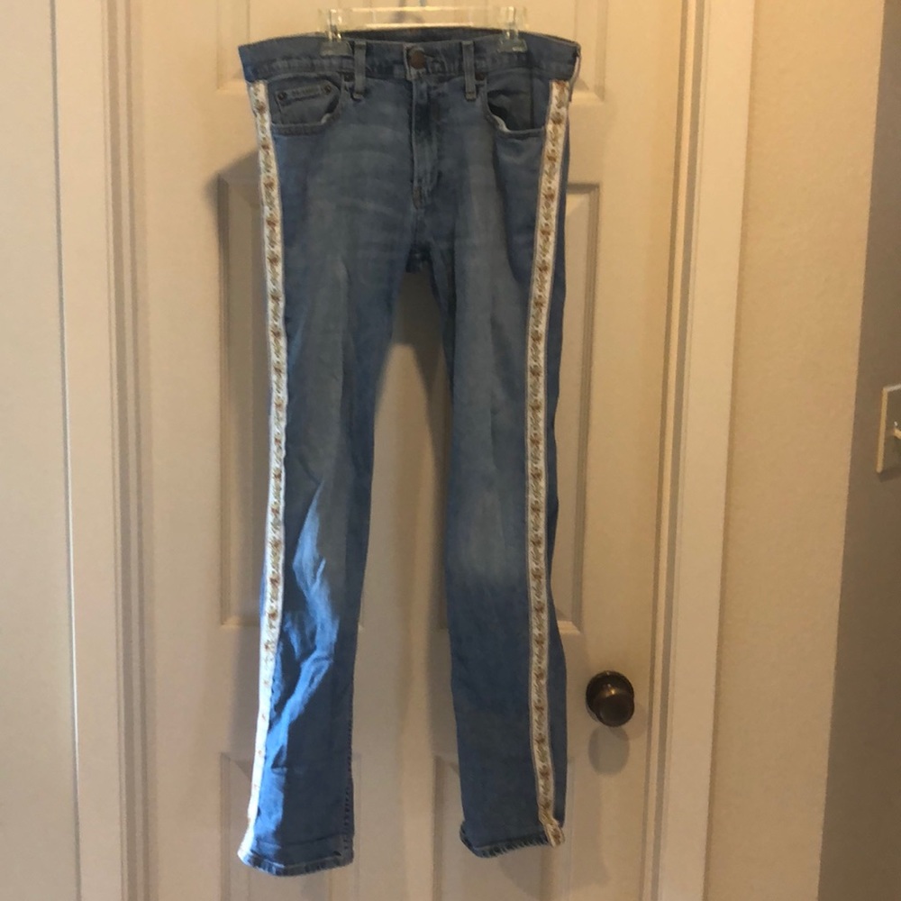 Hollister Skinny Jeans With Flower Trim